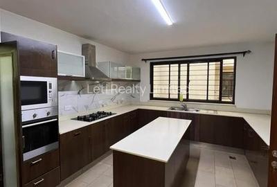 5 Bed Townhouse with En Suite in Lavington - 4