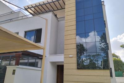 4 Bed Townhouse with En Suite in Lavington - 2