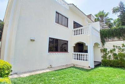 4 Bed Townhouse with En Suite at Lavington Green