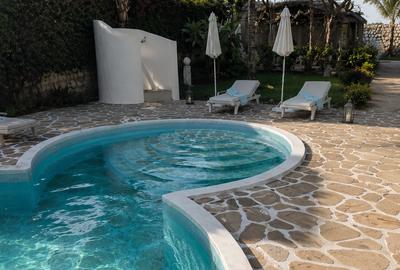 6 Bed Villa with En Suite in Watamu - 4