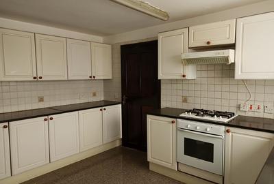 3 Bed Apartment with En Suite at Lantana Road - 4