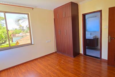 5 Bed Townhouse with En Suite at Lavington Green - 4