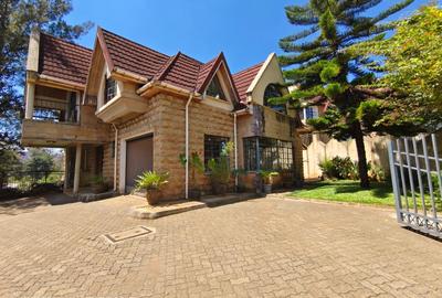 5 Bed Townhouse with En Suite at Lavington Green - 3