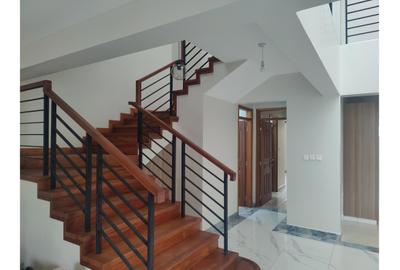 4 Bed Townhouse with En Suite in Parklands