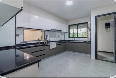 5 Bed Apartment with En Suite at Lavington