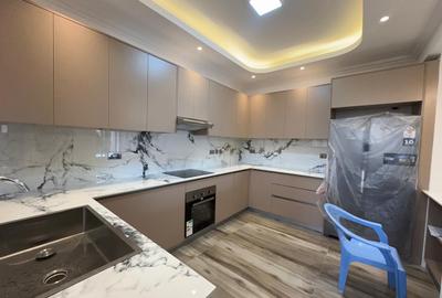 2 Bed Apartment with En Suite in Brookside - 3