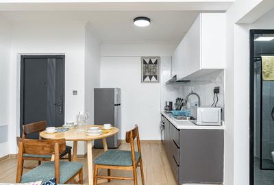 Serviced 1 Bed Apartment with En Suite at David Osieli - 3