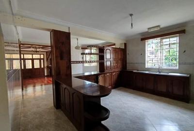 5 Bed Townhouse with En Suite at Mkoma