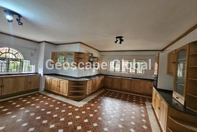 4 Bed House with En Suite in Spring Valley - 2