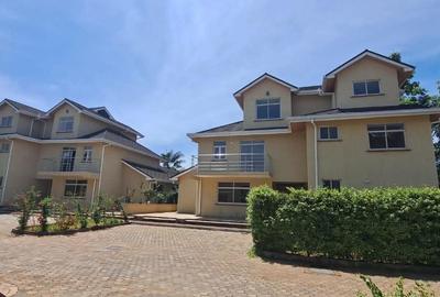 5 Bed Townhouse with En Suite in Kyuna - 2