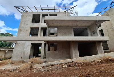 5 Bed Townhouse with En Suite in Lavington