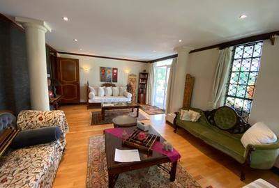 5 Bed Villa with En Suite in Nyari