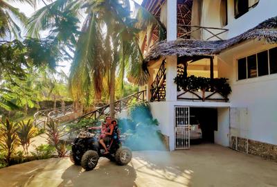 6 Bed Villa with En Suite at Jacaranda Watamu - 4