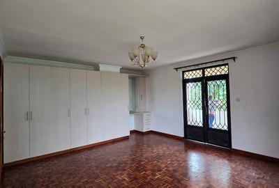 5 Bed House with En Suite in Runda - 4