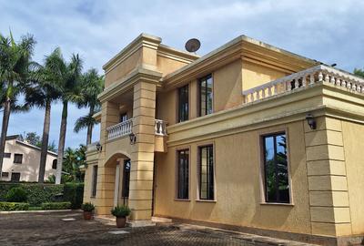 5 Bed Villa with En Suite at Runda