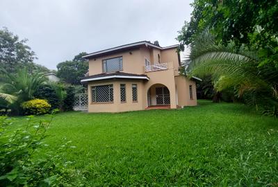 4 Bed Townhouse with En Suite at Lavington Road - 2