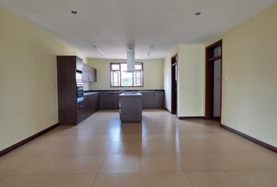 3 Bed Apartment with En Suite in Riverside - 4