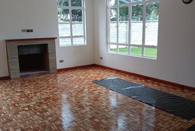 5 Bed House with En Suite at Garden Estate - 4