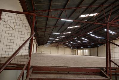 28,602 ft² Warehouse in Industrial Area - 4