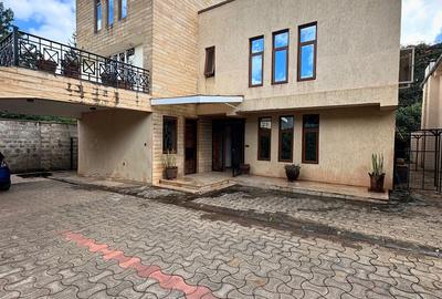 5 Bed Townhouse with En Suite at Convent Drive - 3