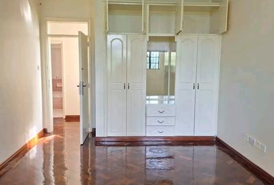 4 Bed House with En Suite in Runda - 3