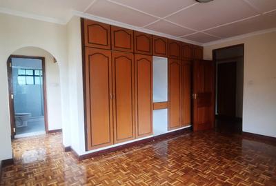 5 Bed Townhouse with En Suite in Lavington - 2