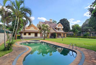 5 Bed House with En Suite in Runda - 2
