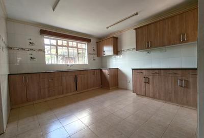 4 Bed Townhouse with En Suite in Kiambu Road - 4