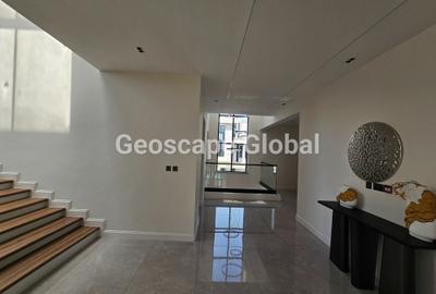 5 Bed House with En Suite in Runda - 4