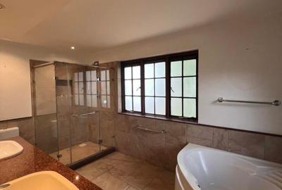 4 Bed Townhouse with En Suite in Westlands Area - 2