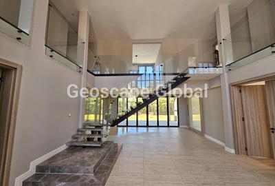 5 Bed House with En Suite in Runda - 2