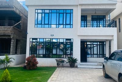 5 Bed Townhouse with En Suite at Mugutha