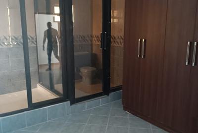 5 Bed Townhouse with En Suite at Acacia - 3