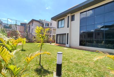 4 Bed Villa with En Suite at Westlands - 2