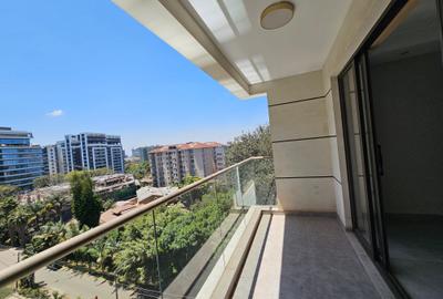 3 Bed Apartment with En Suite in Riverside