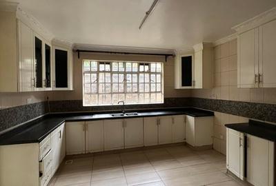 5 Bed Townhouse with En Suite at Lavington Green - 3