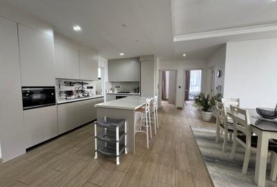 Serviced 3 Bed Apartment with En Suite in Riverside