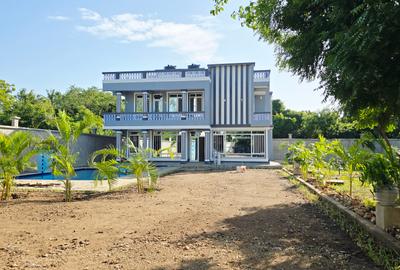 5 Bed Villa with En Suite in Diani