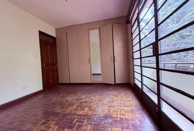 3 Bed Apartment with En Suite in Kilimani - 4