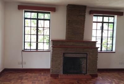 5 Bed House with En Suite in Lavington - 2