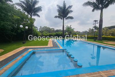 4 Bed House with En Suite in Ridgeways - 2