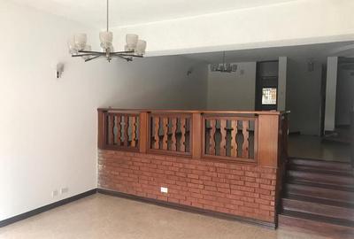 5 Bed Townhouse with En Suite at Westlands Area