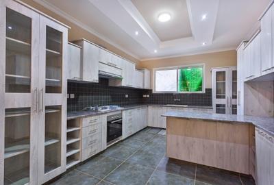 3 Bed Apartment with En Suite in Riverside - 2