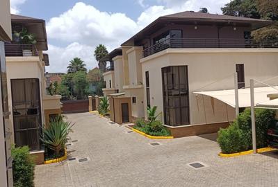 5 Bed Townhouse with En Suite in Lavington