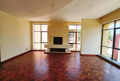 5 Bed House with En Suite in Lavington