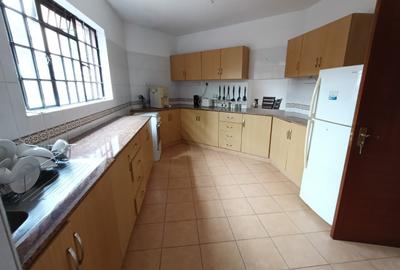 Serviced 3 Bed Apartment with En Suite in Spring Valley
