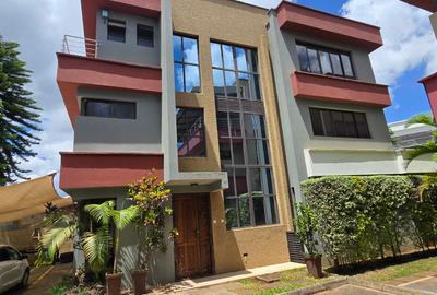 5 Bed Townhouse with En Suite at Lavington Green - 3