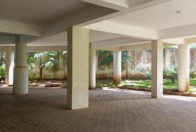 4 Bed Apartment with En Suite at Links Road - 2