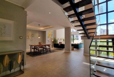 4 Bed Villa with En Suite in Runda
