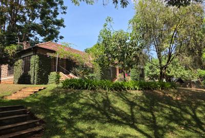 4 Bed House with En Suite at Lavington - 3